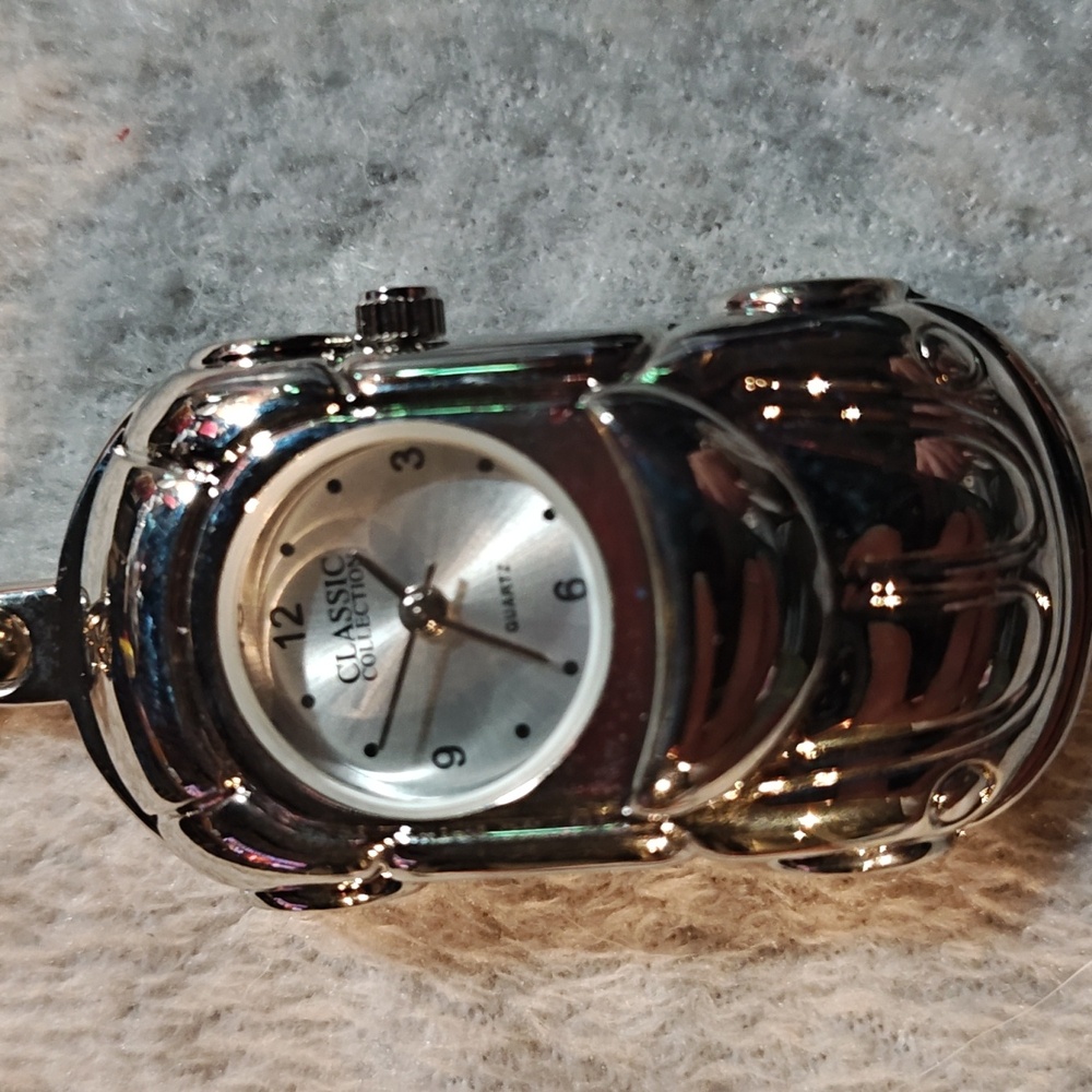 Classic Collections Car Keychain Watch - Picture 2 of 4